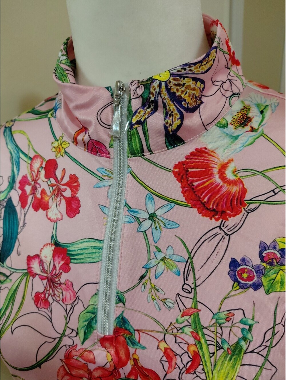 Ace Golfs Top White Floral Sz M Excellent Condition